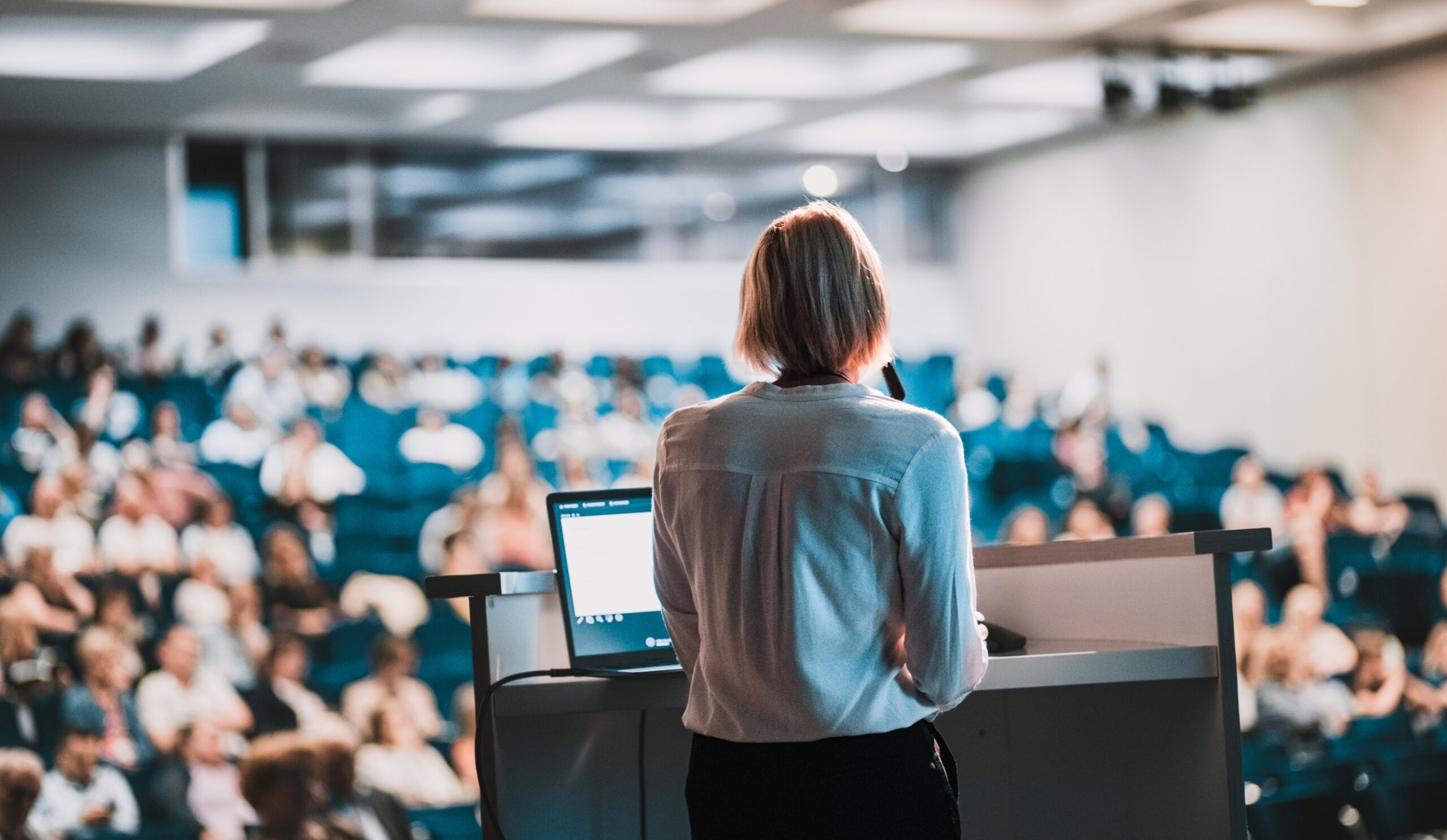 Motivational Speaker Techniques for Delivering Memorable Messages