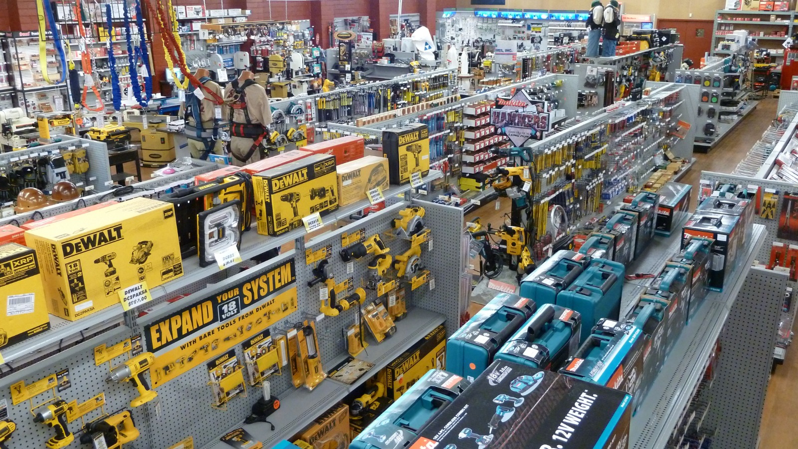 Dewalt Cool Box for Reliable Jobsite Cooling and Storage